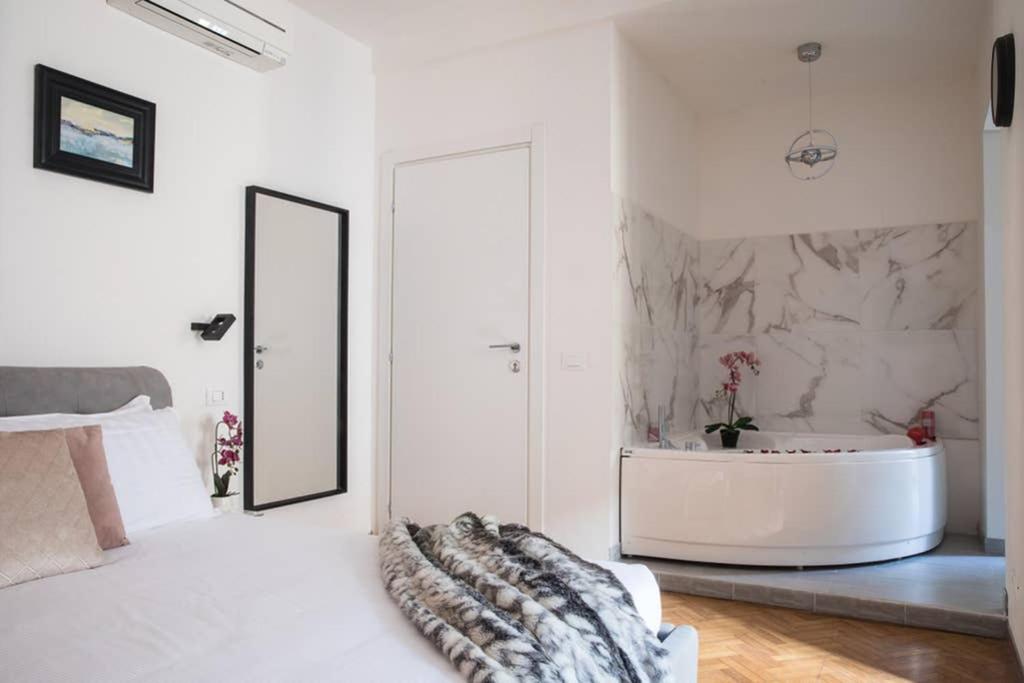 Pink Intimate Jacuzzi Suite Trastevere - Top Collection Ρώμη Εξωτερικό φωτογραφία